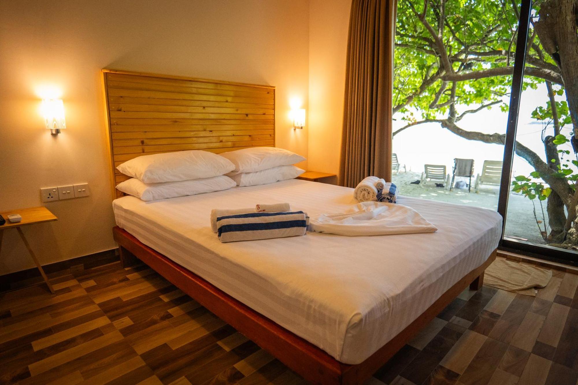 Hotel Paguro Seaview à Bodufolhudhoo Extérieur photo